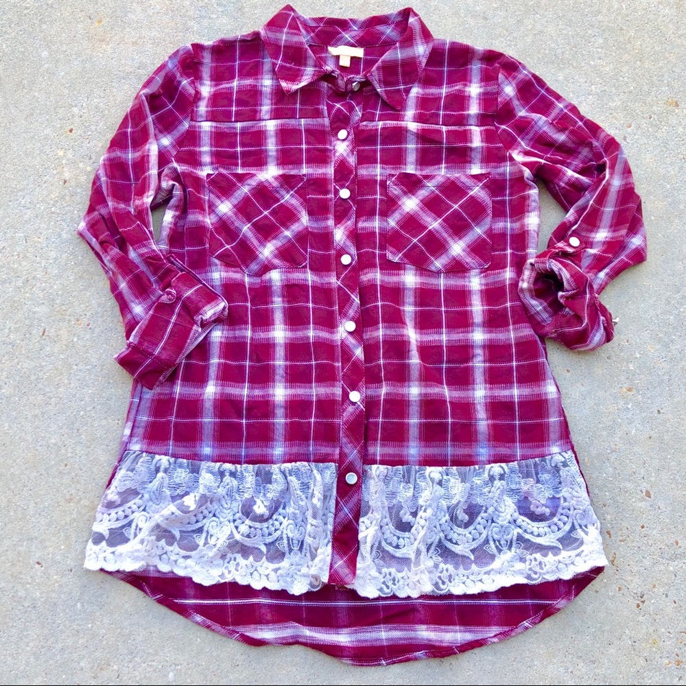 NWOT 🌸Tamara ButtonDown Top w/ Lace Trim🌸